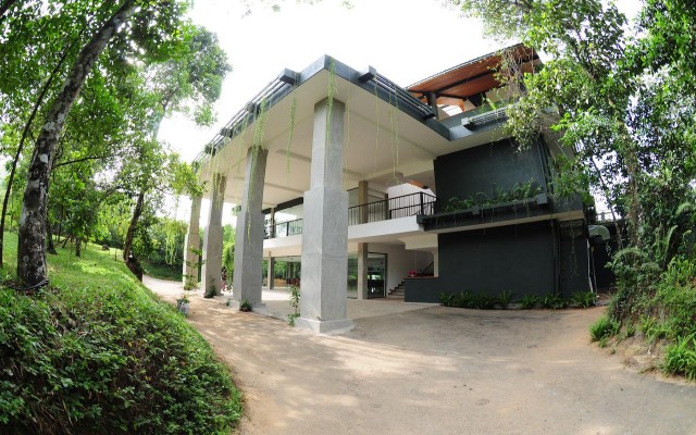 Hotels and resorts in 